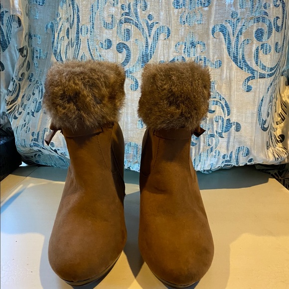 Dana Buchman boots. - Picture 2 of 8